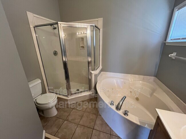 Building Photo - 10095 Lynham Dr