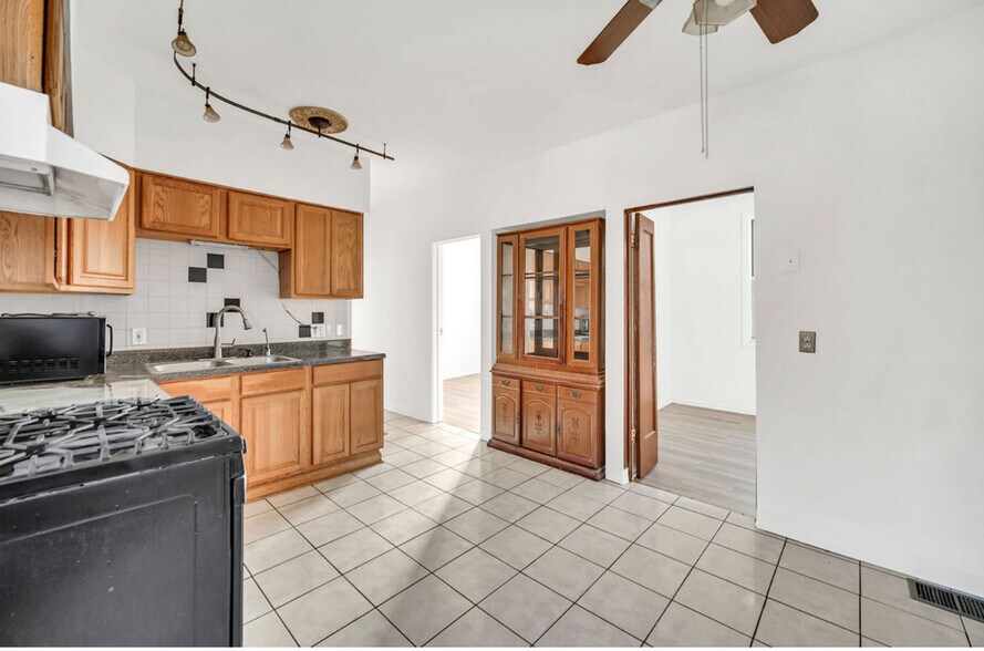 Building Photo - 2258 N Central Ave