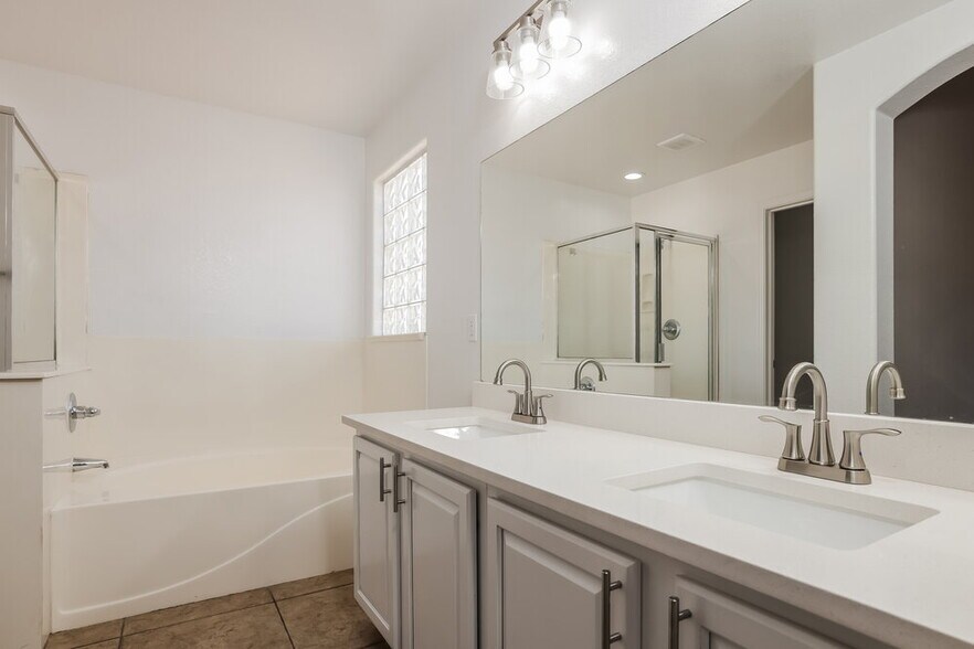 Building Photo - 15178 W Taylor St