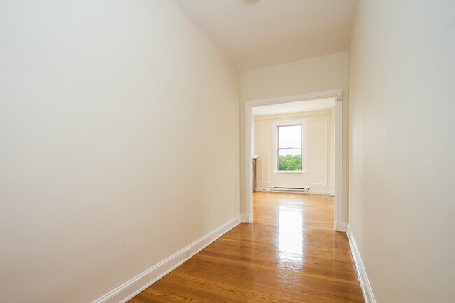 Entry hall - 400 W Hortter St