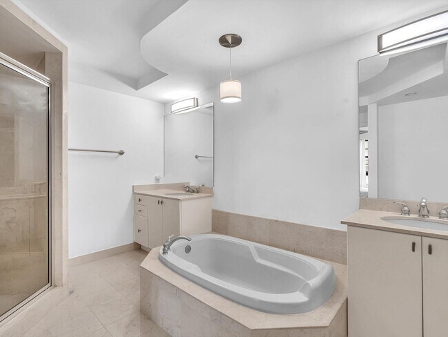 Building Photo - 801 S Olive Ave