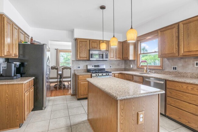 Building Photo - 5207 Sunmeadow Dr