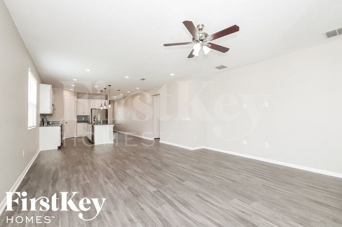 Building Photo - 261 Summershore Dr