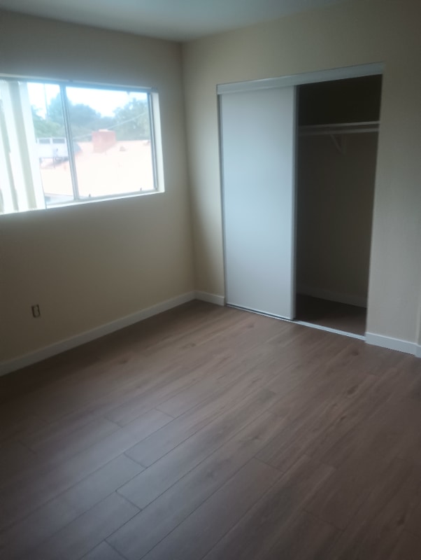 Building Photo - 9415 California Ave