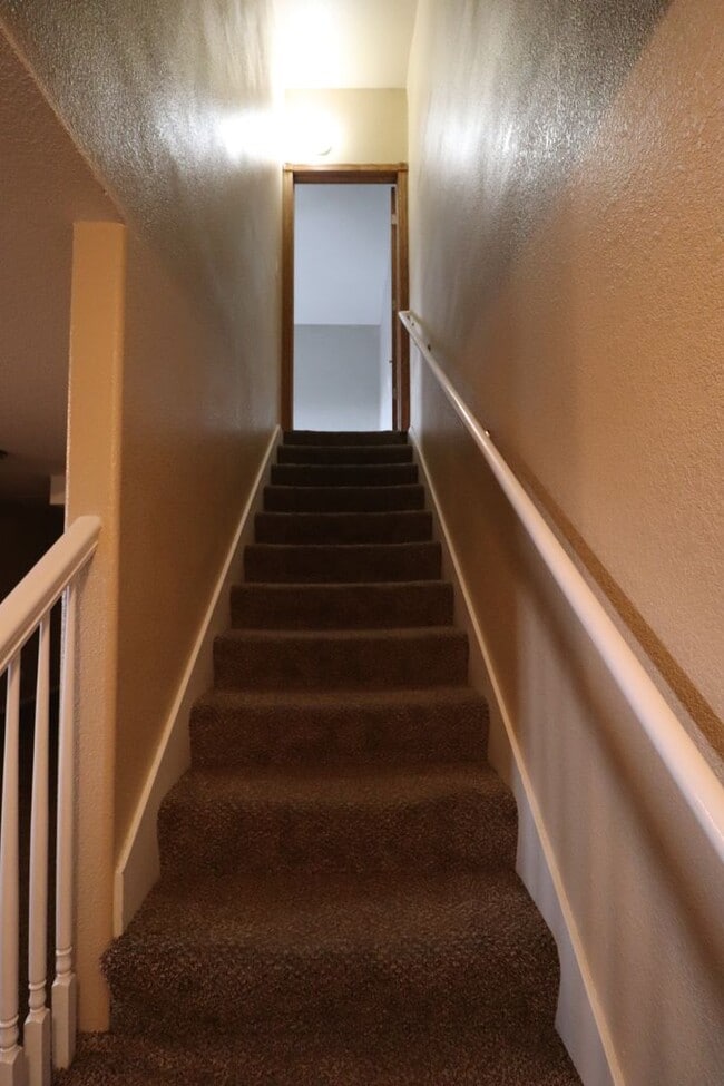 Building Photo - Spacious Town home for rent!
