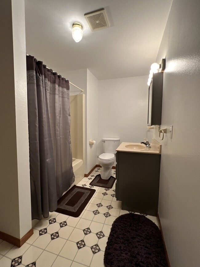 Building Photo - 4563 Camelot Dr