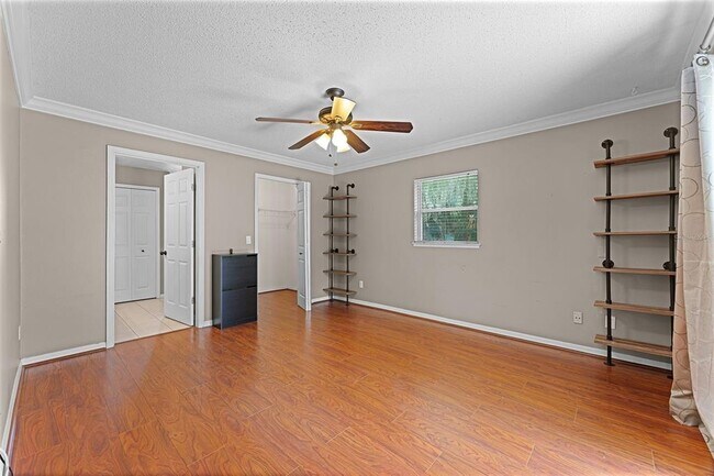 Building Photo - 4033 Forest Island Dr