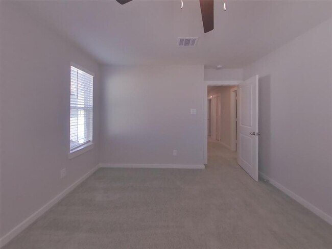 Building Photo - 9835 Willow Creek Commerce Dr
