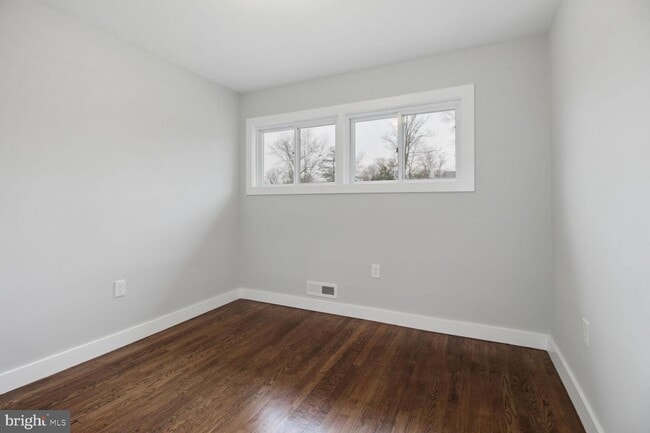 Building Photo - 10 Wendslow Rd