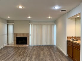 Building Photo - 18241 Andrea Cir N