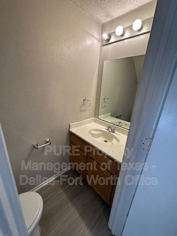 Building Photo - 4004 W Pioneer Dr