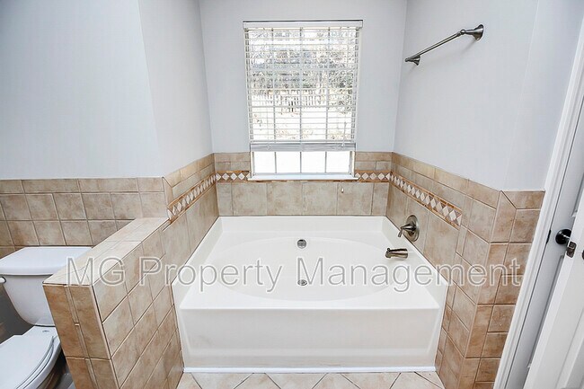 Building Photo - 141 Brookshire Dr