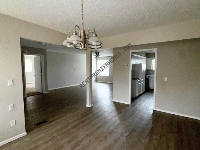 Building Photo - 2228 S Whitbourne Pl
