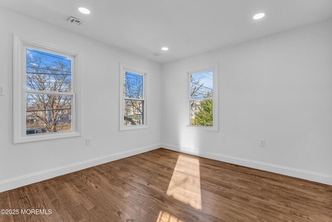 Building Photo - 253 South St