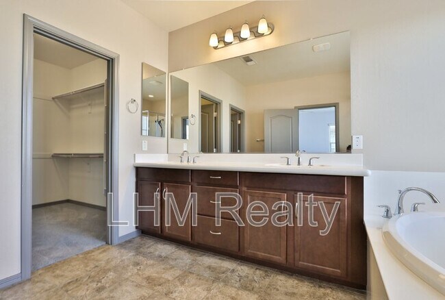 Building Photo - 3156 E Austin Dr