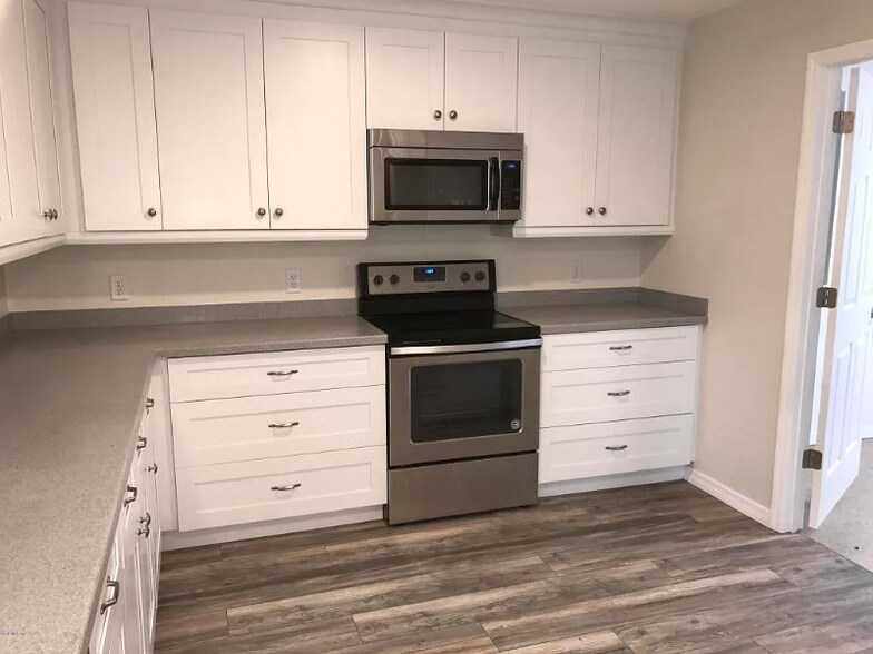 Building Photo - 680 N Court St