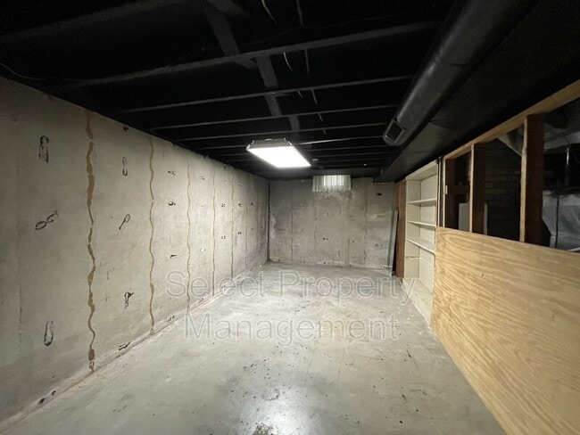 Building Photo - 7506 W Jefferson Blvd