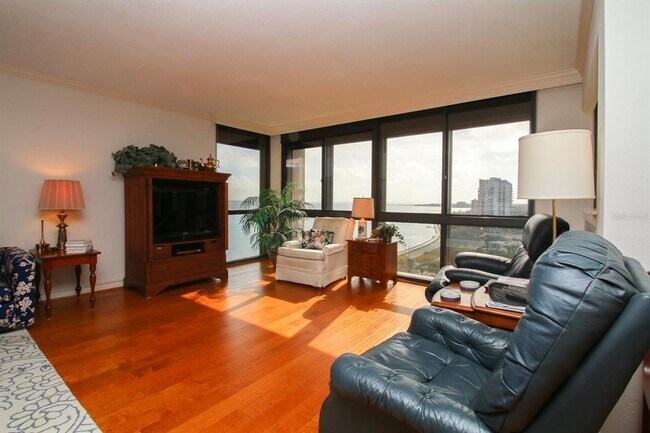 Building Photo - 3301 Bayshore Blvd