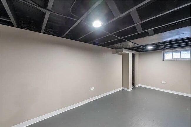 Building Photo - 1902 N Ash St