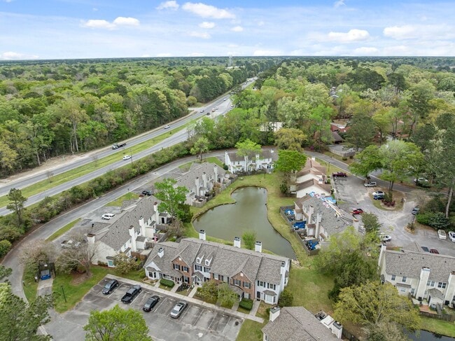 Building Photo - Modern Comfort & Convenience in Regents Green Townhome