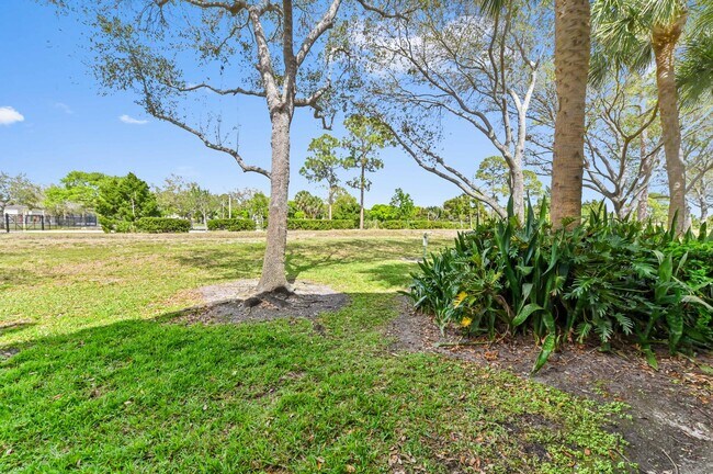 Building Photo - 3043 Grandiflora Dr