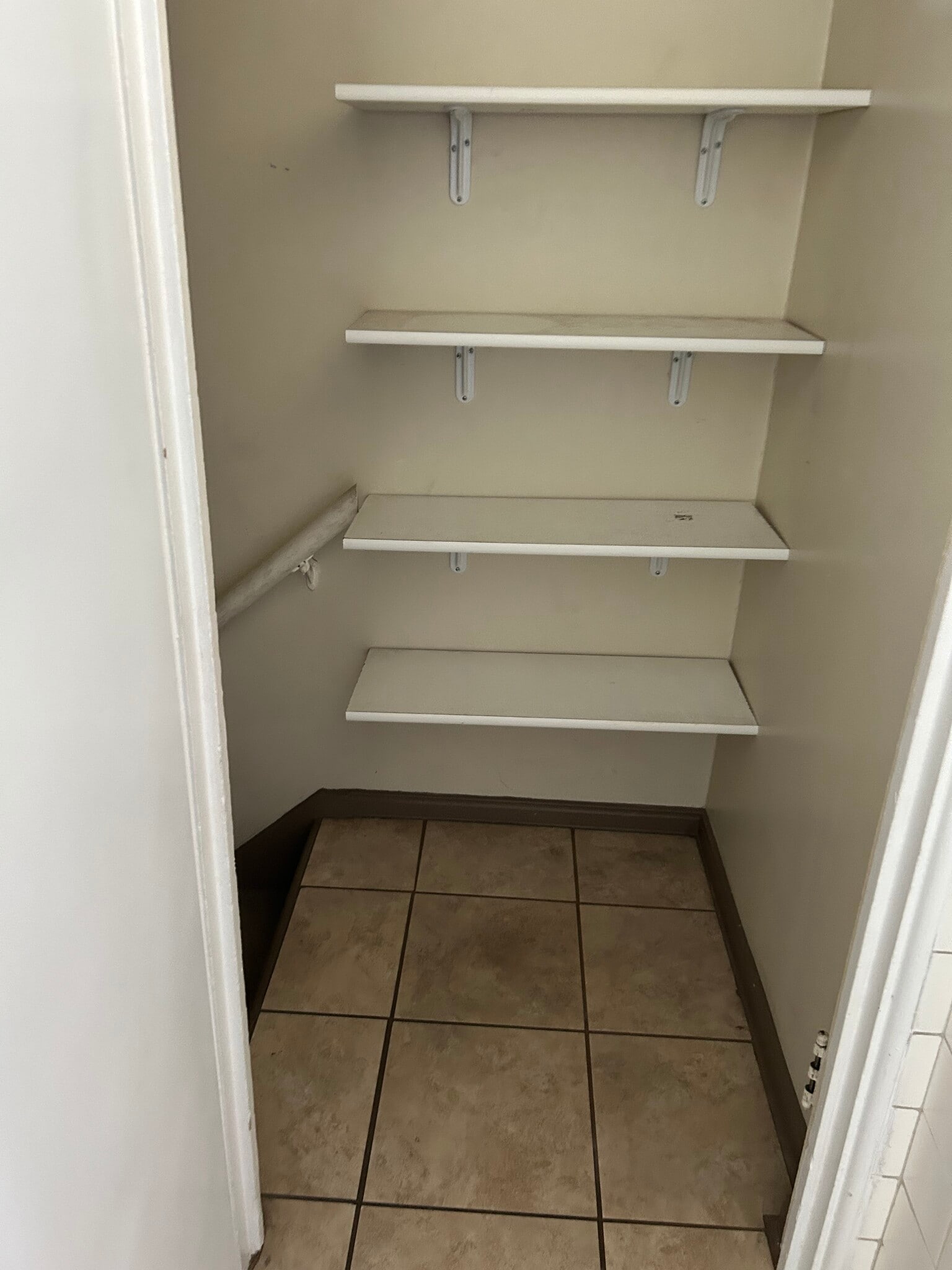 Building Photo - 132 1/2 N Orlando Ave