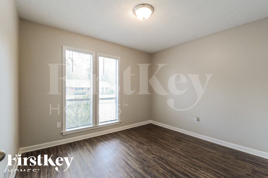 Building Photo - 6030 Elk Grove Rd