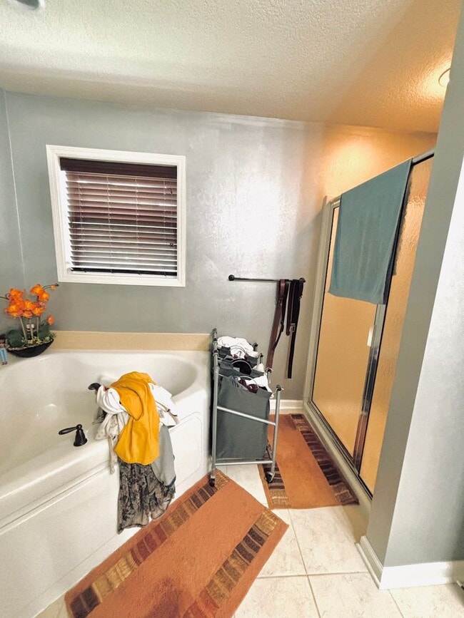 Building Photo - ONE OF A KIND 5bed/4bath!  *HOME THEATER* ...
