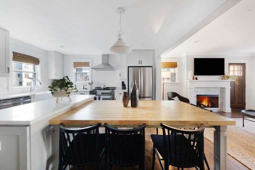 Building Photo - 1701 Neal Terrace