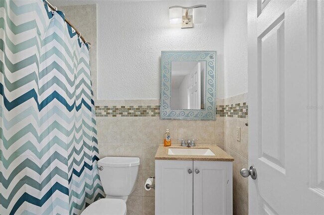 Building Photo - 5542 19th Ave N