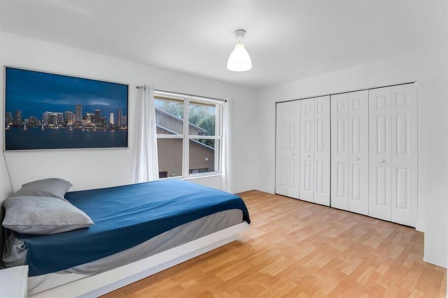 Building Photo - 1534 NW 45th St