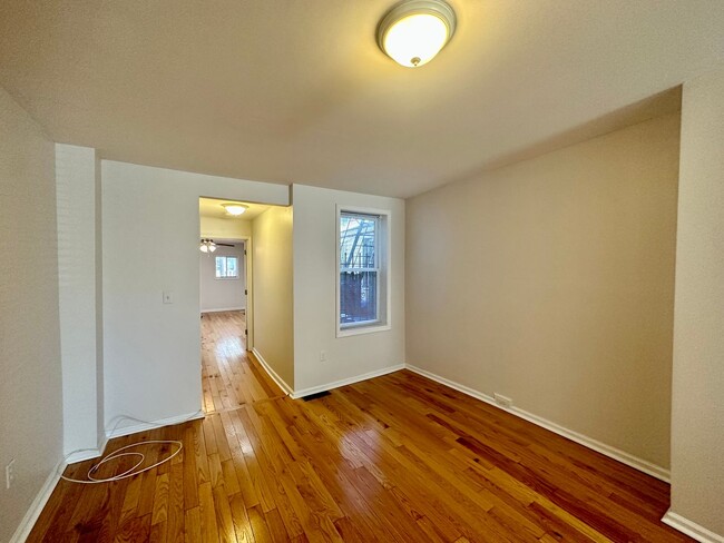 Building Photo - Apartment in Upper Fells Point!