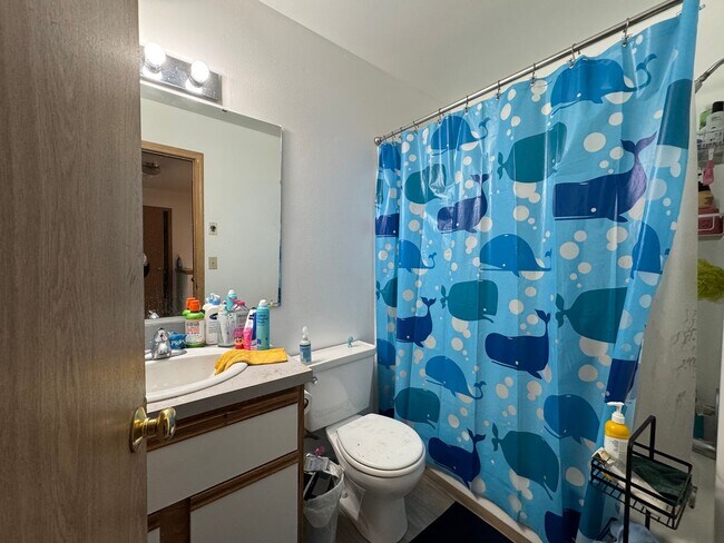 Building Photo - 4 Bedroom 2 Bathroom Duplex - Near WWU