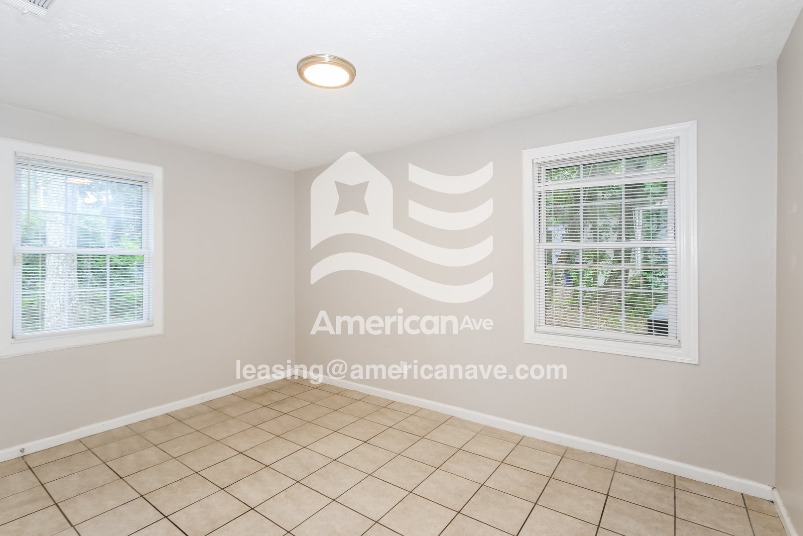 Building Photo - 731 Sommer St NE