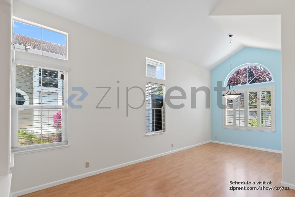 Building Photo - Unit