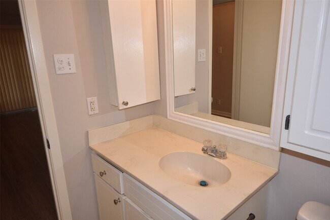 Building Photo - 2585 Marilee Ln