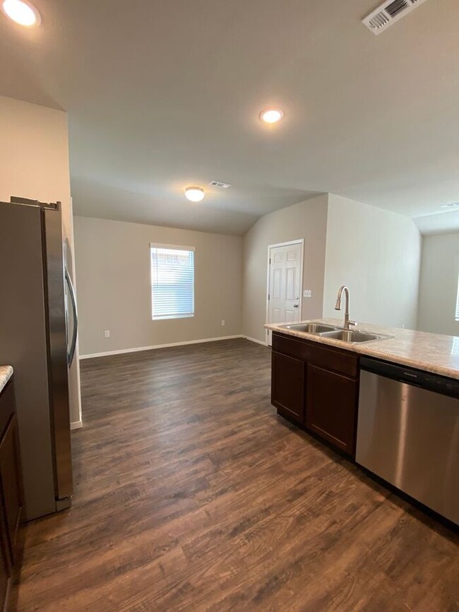 Building Photo - New Year's Promotion! Three Bedroom | Two ...