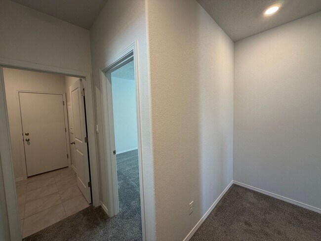 Building Photo - 6118 Chicago Dr SE