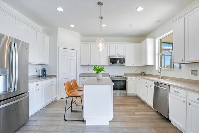 Building Photo - 15049 Spinnaker Cove Ln