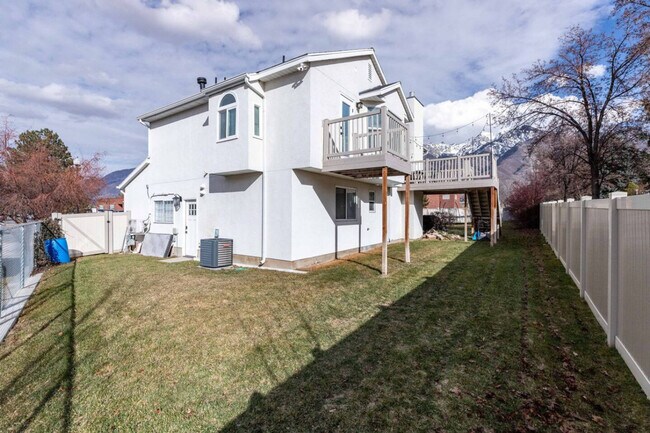 Building Photo - 2744 Newcastle Dr