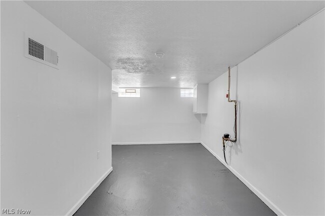 Building Photo - 15803 Delrey Ave