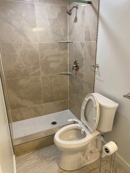 Tiled shower & bidet - 3388 Harrison Rd
