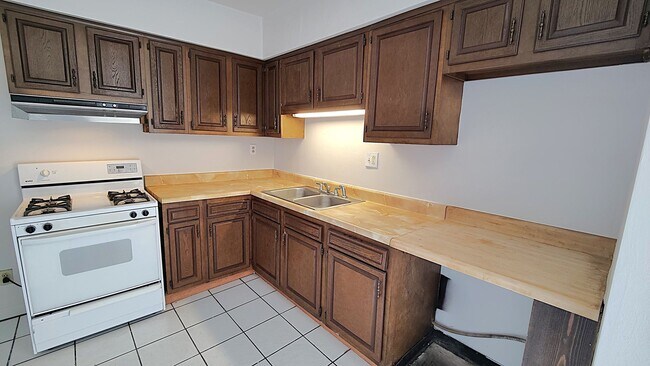 Building Photo - *Recently Updated 2BD/1.5BA Single Family Home Available for Rent in Mt Washington*