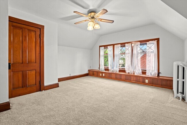 Building Photo - 2581 N Maryland Ave