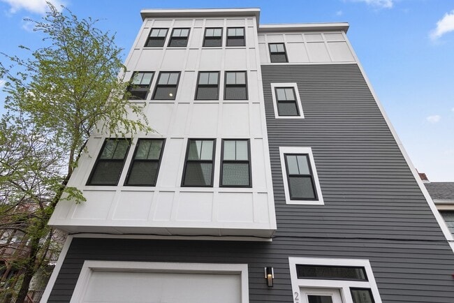 Building Photo - 230 Bowen St