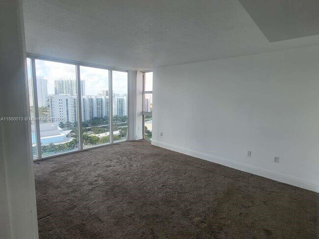 Building Photo - 3370 Hidden Bay Dr