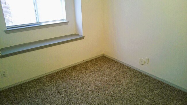Building Photo - Gorgeous Single Level Westside Home With R...