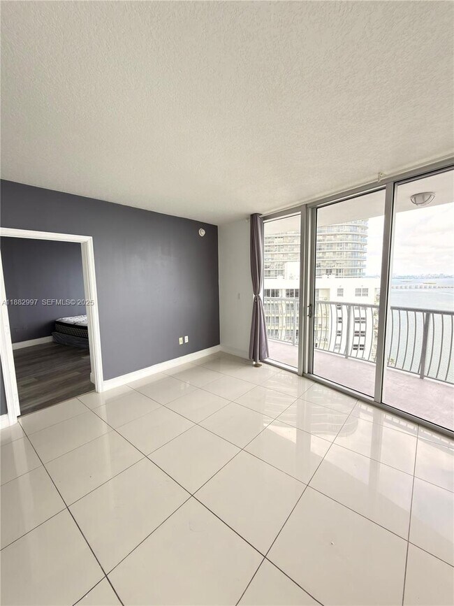 Building Photo - 1750 N Bayshore Dr