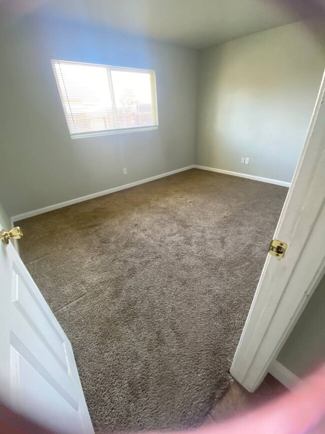 Building Photo - 314 W Maple St