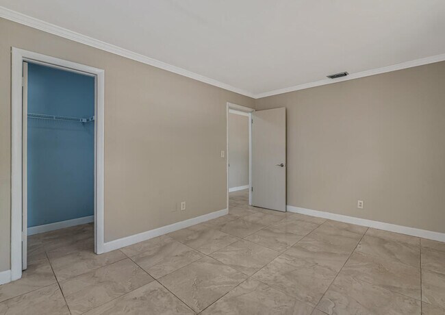 Building Photo - 732 Neil Rd